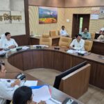 कलेक्टर  ने ली स्वास्थ्य एवं महिला बाल विकास विभाग की संयुक्त समीक्षा बैठक
