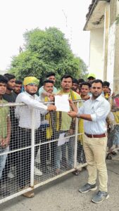  “शिक्षा हमारा अधिकार है””फीस वसूली बंद करो!”ज्ञापन