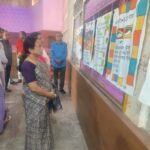 कविता पोस्टरों के अवलोकन से अभिभूत हुई छात्राएं व प्राध्यापकगण