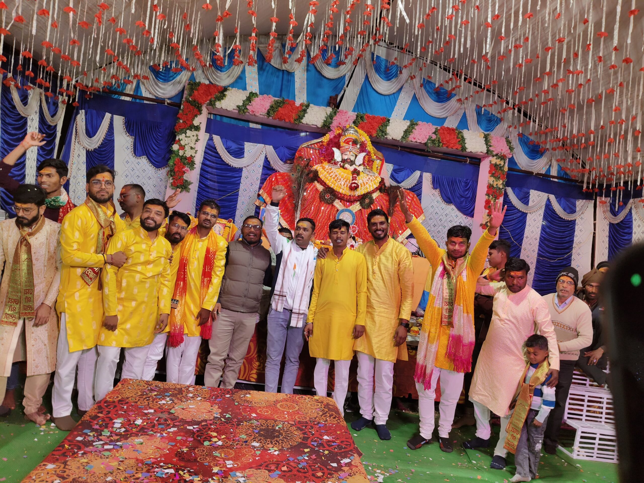 श्याम रंग में रंगा हिरदागढ़ बाजार चौक में दिखा आस्था और विश्वास का अनूठा संगम