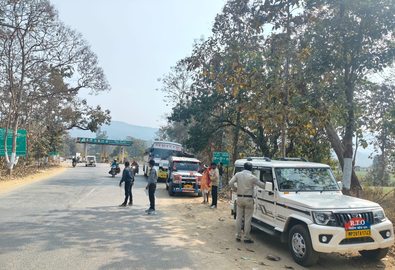 15 वाहनों पर 14100 रूपये की चालानी कार्यवाही