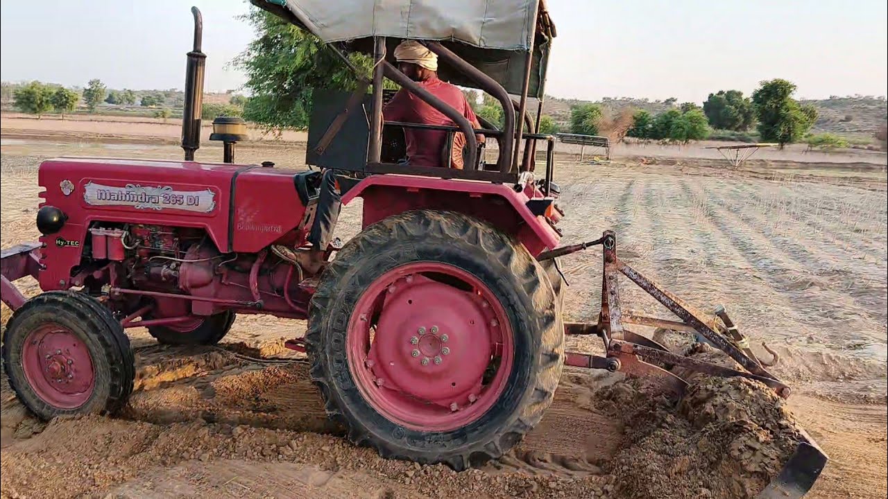 किसान का ट्रैक्टर हड़पकर दूसरे को बेचने का आरोप, न्याय के लिए भटक रहा पीड़ित