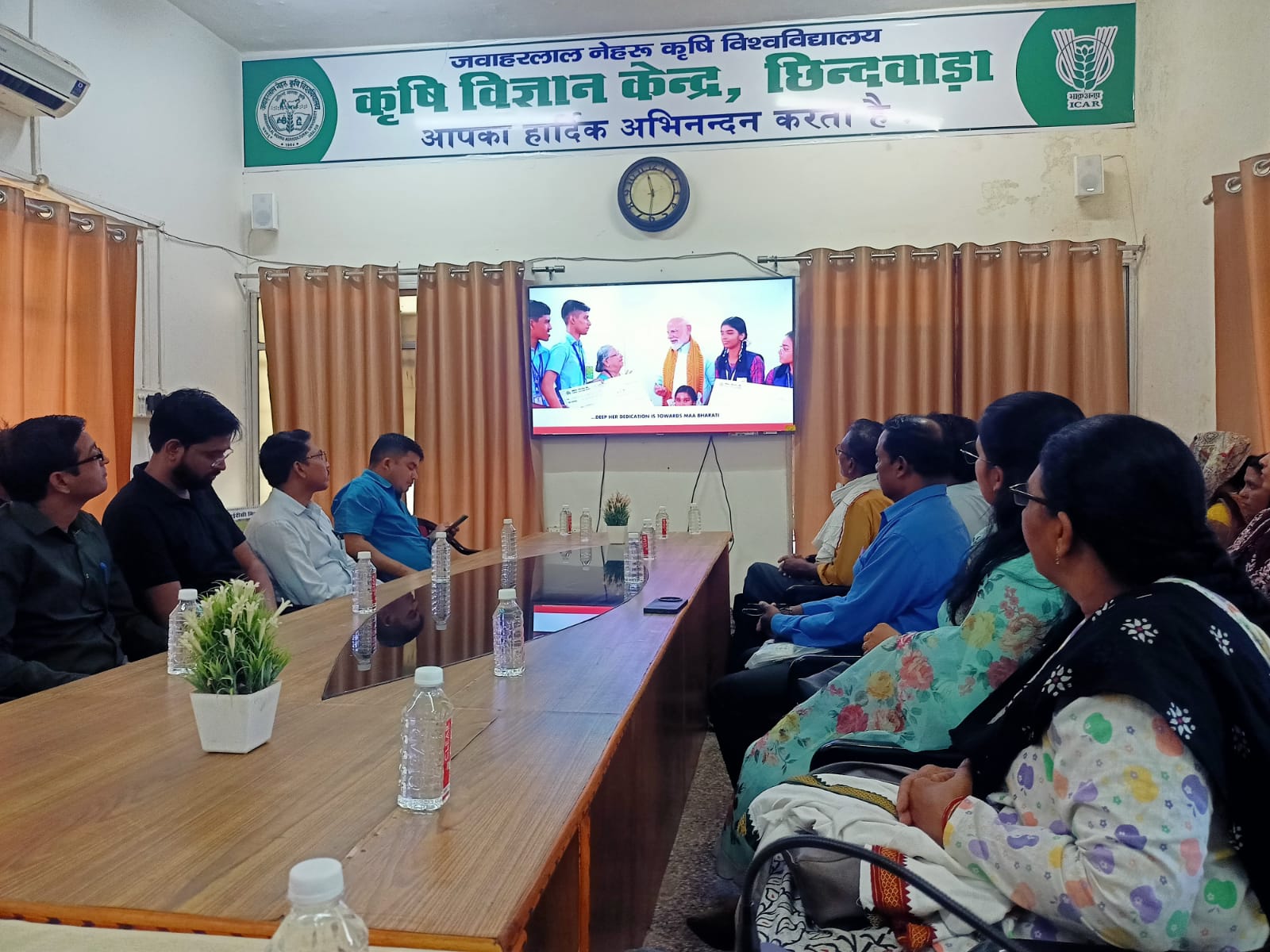 कृषि विज्ञान केन्द्र चंदनगांव में सुना गया प्रधानमंत्री के “मन की बात” कार्यक्रम