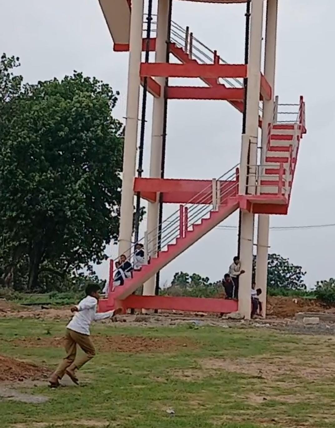 लापरवाह प्राचार्य का फरमान – मीडिया के आने पर पाबंदी!