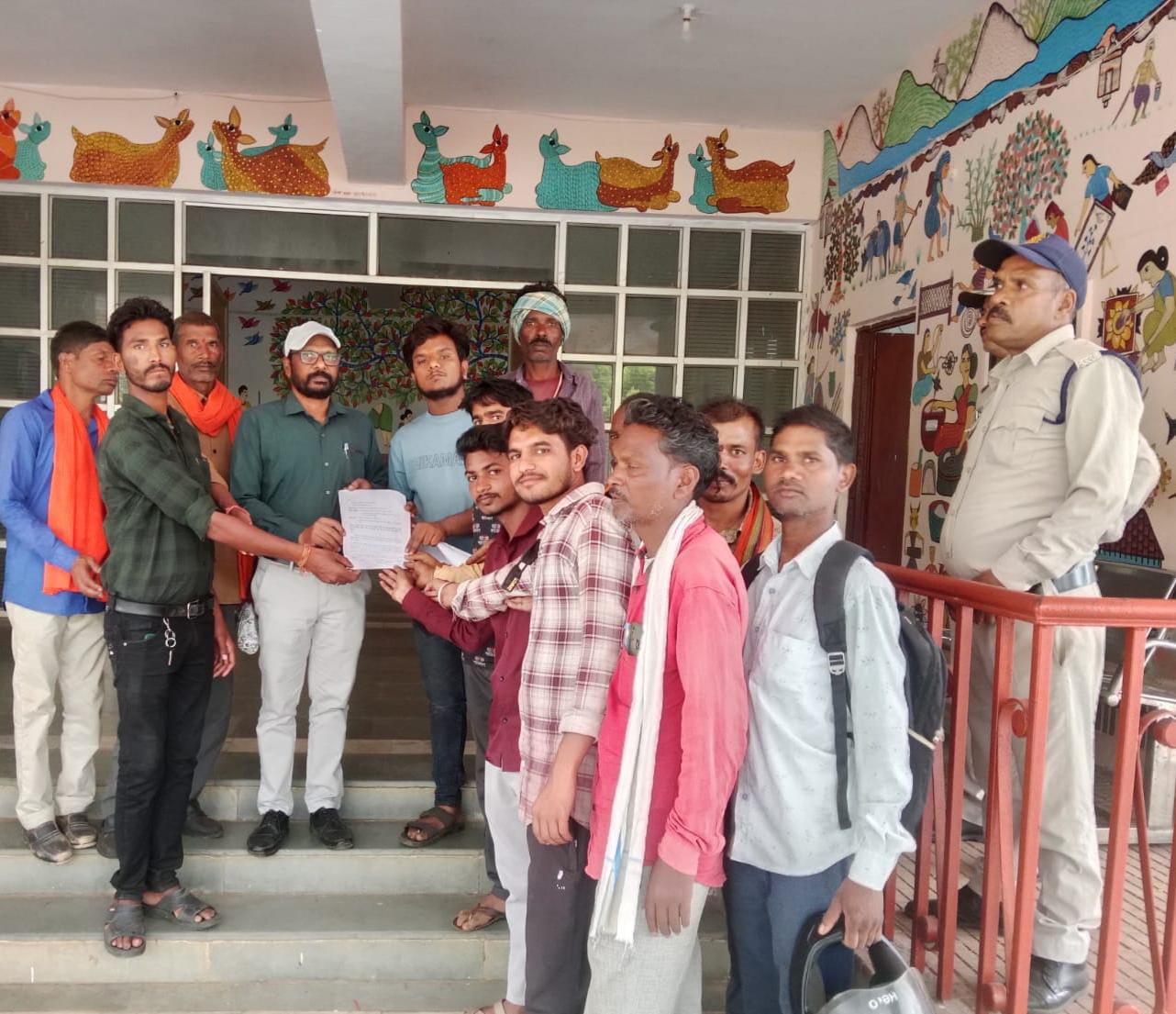 हनुमान मंदिर तोड़ने एवं पुजारी को धमकी शिकायत एसडीएम को 